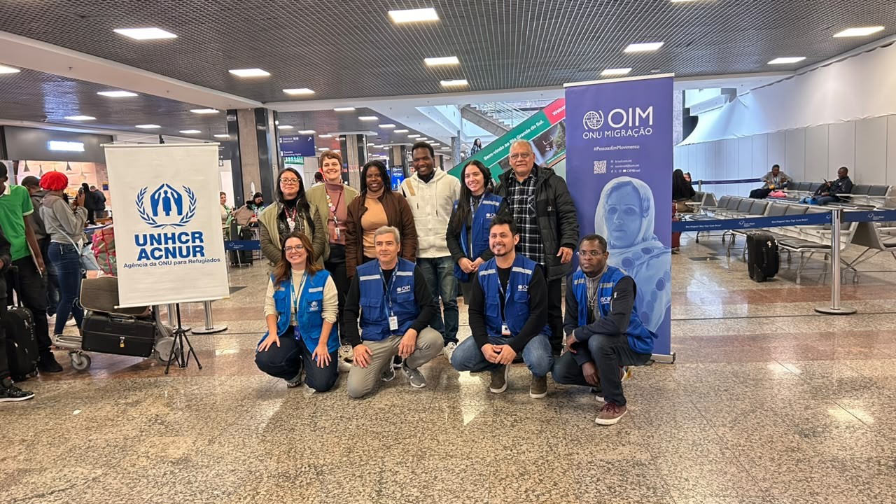 Esperança que Acolhe: Casa dos Imigrantes e Refugiados do RS Recebe Novas Famílias Haitianas no Aeroporto de Porto Alegre