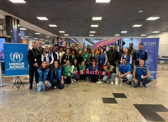 Em parceria com a OIM, a CIRRS e a Associação dos Haitianos participam de ação de acolhimento de 180 haitianos no aeroporto de Porto Alegre